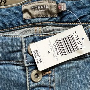 Jean Shorts. Medium Wash. Size 16